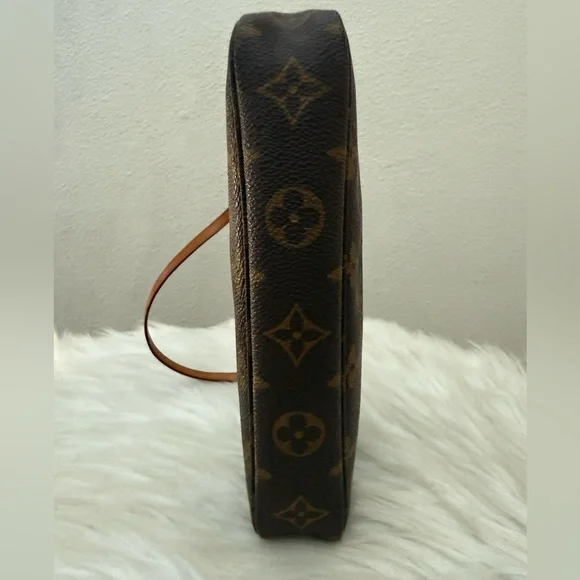 LOUIS VUITTON Monogram Pochette Accessories - Picture 6 of 10